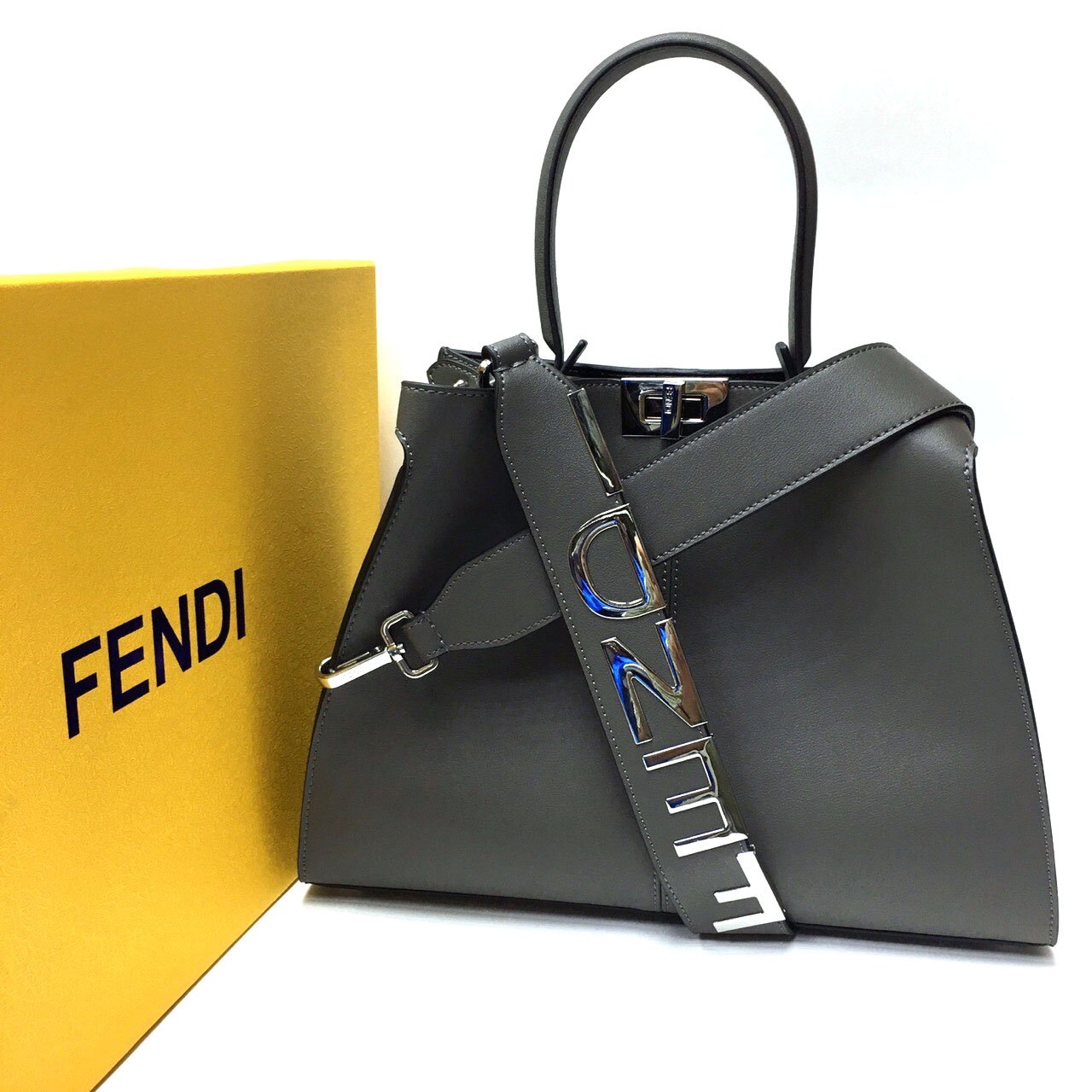 Сумка черная Fendi Peekaboo