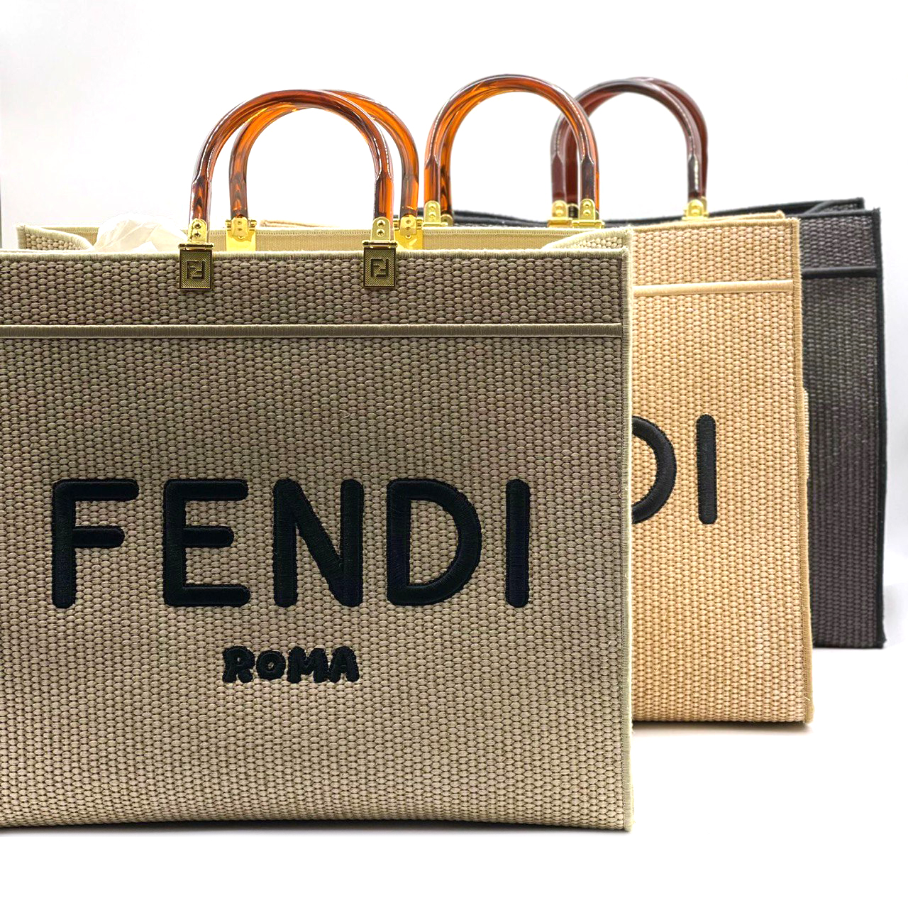 Фирма Фенди сумки. Fendi сумки новая коллекция. Сумка Фенди большая. Сумка Fendi большая.