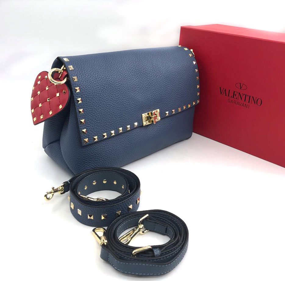 Valentino go clutch. Клатч Valentino Garavani. Валентино Рокстад сумка. Клатч Valentino Garavani Rockstud. Valentino Garavani сумки.